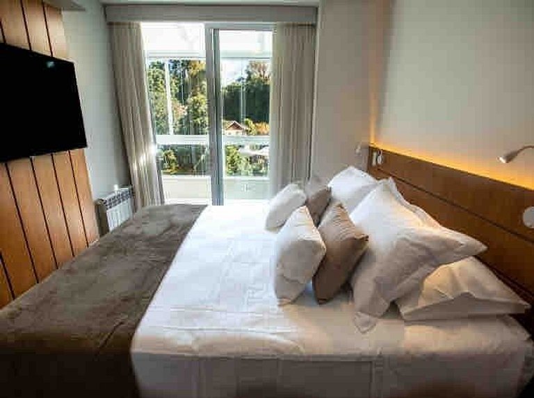 BHaus Campos Do Jordão Gaudi | Grand Loft Duplex com Linda V