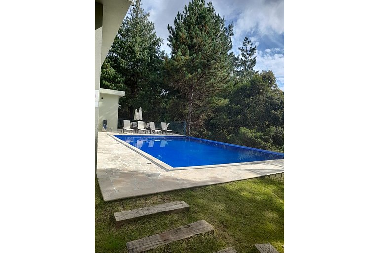 BHaus Campos Do Jordão Gaudi | Grand Loft Duplex com Linda V