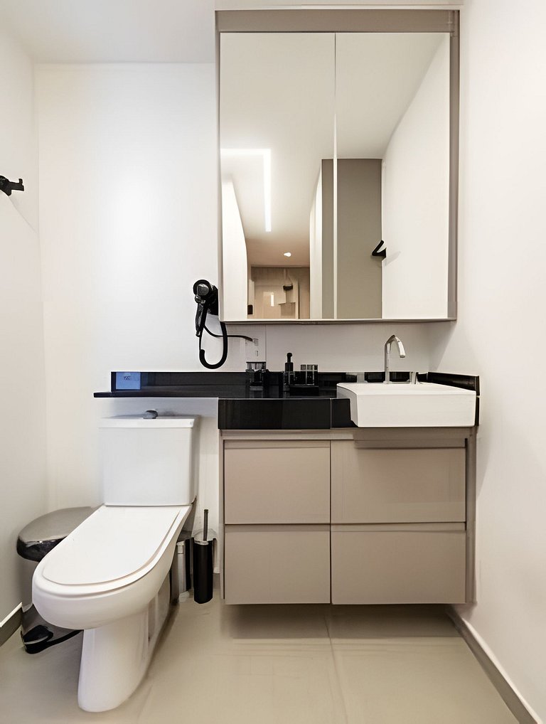 LF1 | Novo Bhaus On Loefgreen | Shopping | Metrô