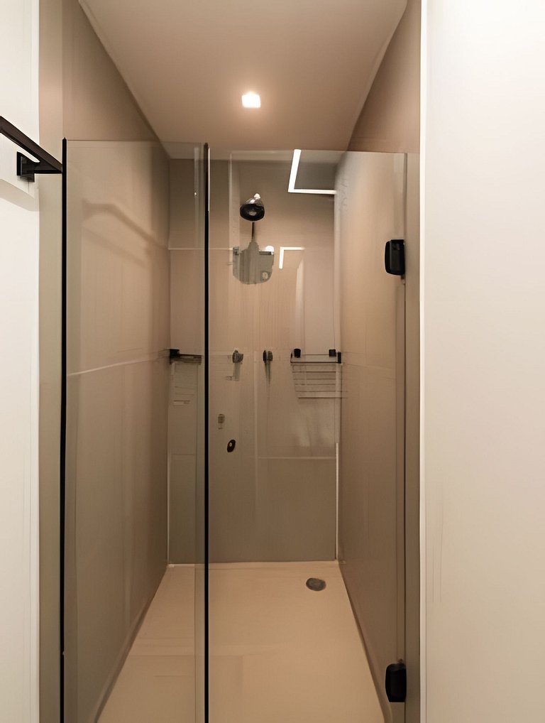 LF1 | Novo Bhaus On Loefgreen | Shopping | Metrô