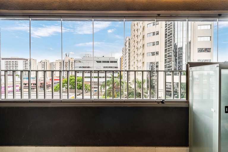 BHaus Moema ON Maracatins | Studio Premium com Varanda | Por